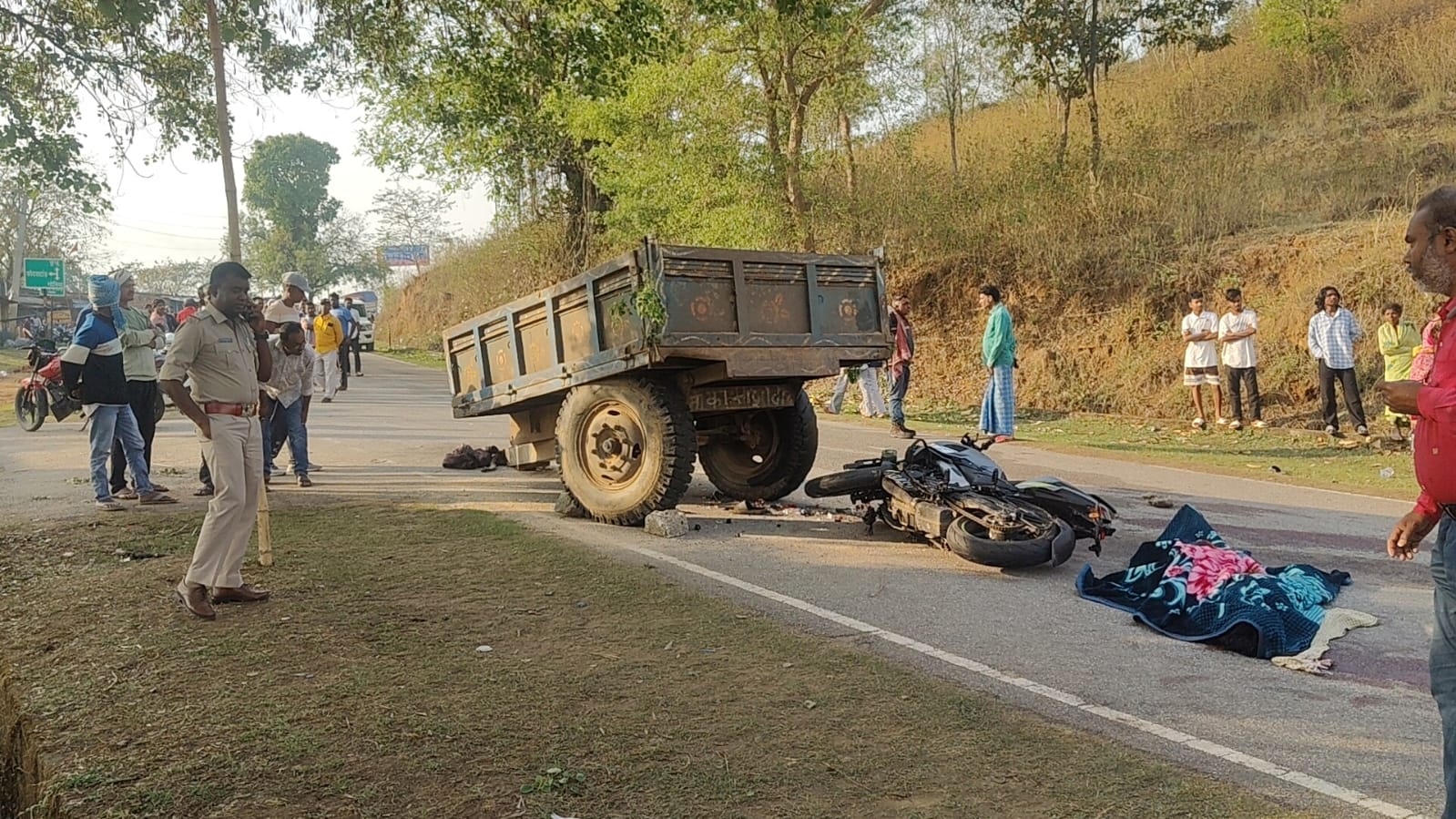 बोकारो में ट्रैक्टर और बाइक चालकों की लापरवाह चाल से तीन की जान गई, मंत्री योगेंद्र ने गहरा दुःख व्यक्त किया