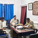 Bokaro SP conducted surprise inspection of Chatrochatti and IEL police stations