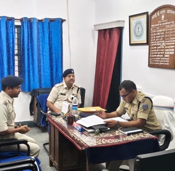 Bokaro SP conducted surprise inspection of Chatrochatti and IEL police stations