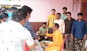 हनुमान जन्मोत्सव पर बजरंगबली मंदिर गोमिया में श्रद्धा का सैलाब, भक्तों के बीच वितरित हुआ खीर का प्रसाद