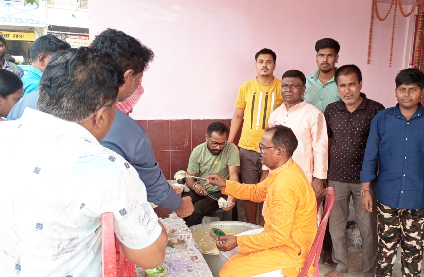 हनुमान जन्मोत्सव पर बजरंगबली मंदिर गोमिया में श्रद्धा का सैलाब, भक्तों के बीच वितरित हुआ खीर का प्रसाद