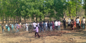 जंगल में नीम के पेड़ से लटका मिला युवक का शव