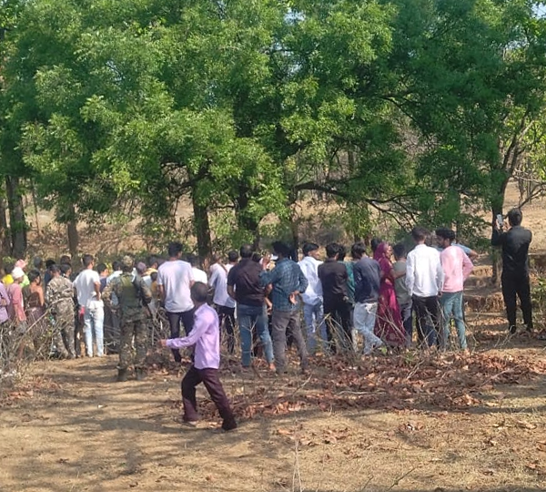 जंगल में नीम के पेड़ से लटका मिला युवक का शव