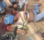 Gomia: Accident a day before daughter's wedding: Father's bike hit a tree while he was out distributing cards, condition critical
