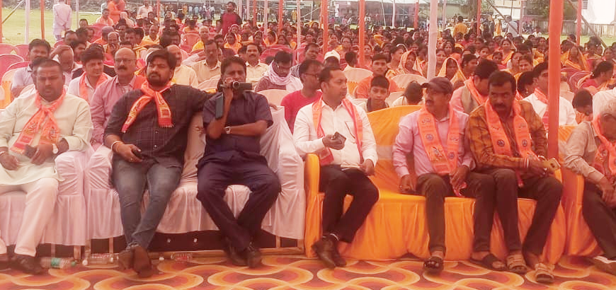 A grand Hindu conference was organised by the entire society in Gomia.
