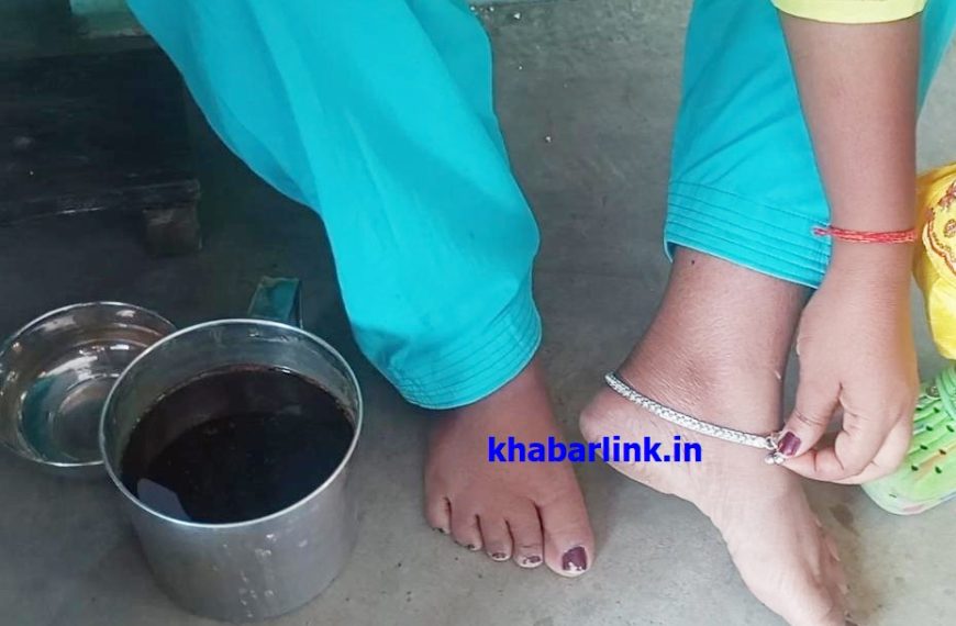 In Gomia, a fraudster took away a gold ring from a woman on the pretext of polishing her jewellery.