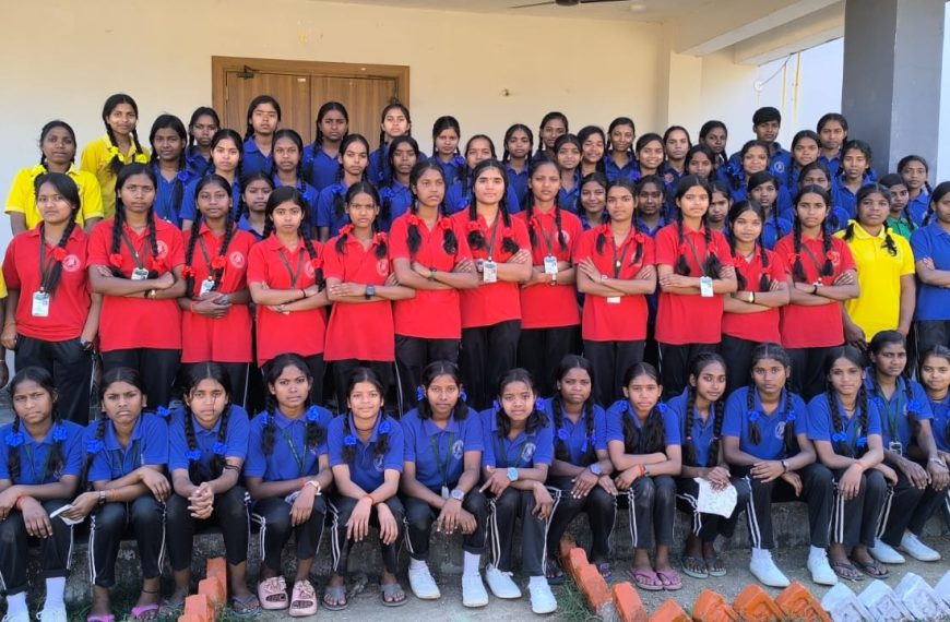 100% result of class 10th in Kasturba Gandhi Balika Vidyalaya Gomia