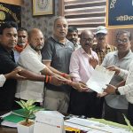Anger erupts in Hazaribagh over assault on journalists, memorandum submitted in Gomia