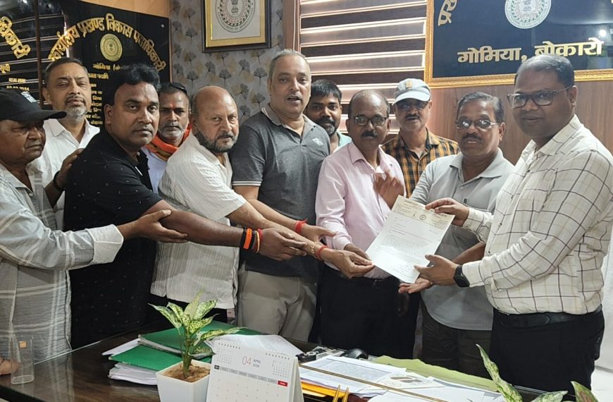 Anger erupts in Hazaribagh over assault on journalists, memorandum submitted in Gomia