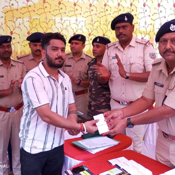 36 lost mobile phones recovered and returned in Bermo subdivision