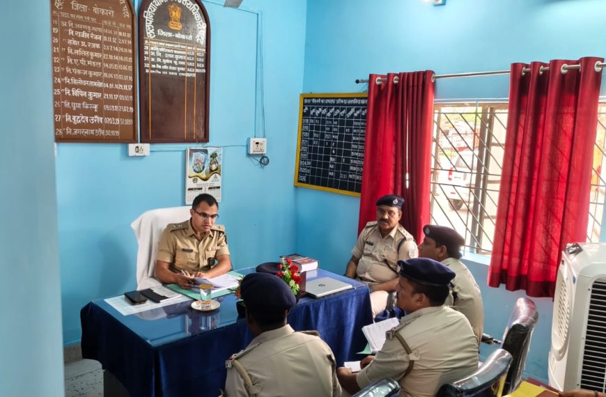 Bokaro SP inspected several police stations and directed for speedy disposal of pending cases.