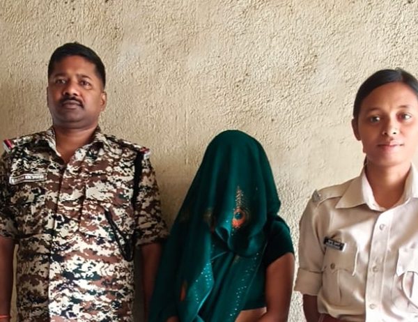 Gomia: Major action in loan fraud case involving lakhs of rupees and 56 women; main accused's wife, Jeeru Kumari, also arrested.