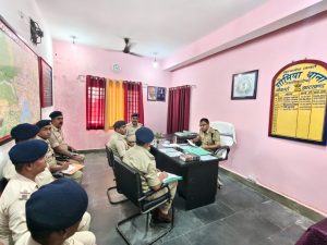 Bokaro SP conducts surprise inspection at Gomia Police Station; emphasizes disposal of pending cases and better policing.