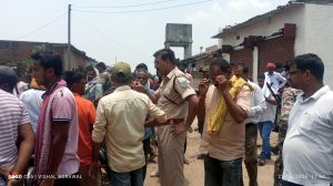 Gomia: Tension in Palani after discovery of banned meat; two communities face off; administration brings situation under control through prompt action.