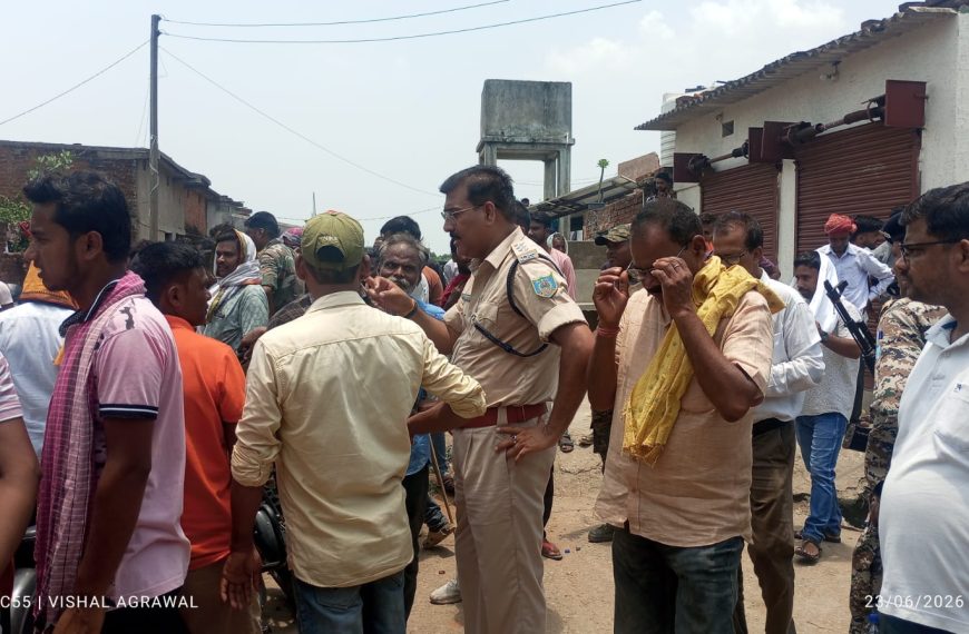 Gomia: Tension in Palani after discovery of banned meat; two communities face off; administration brings situation under control through prompt action.