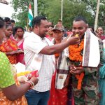 Gomia: Villagers turned out in large numbers to welcome Arvind Kisku, the village's first Agniveer.