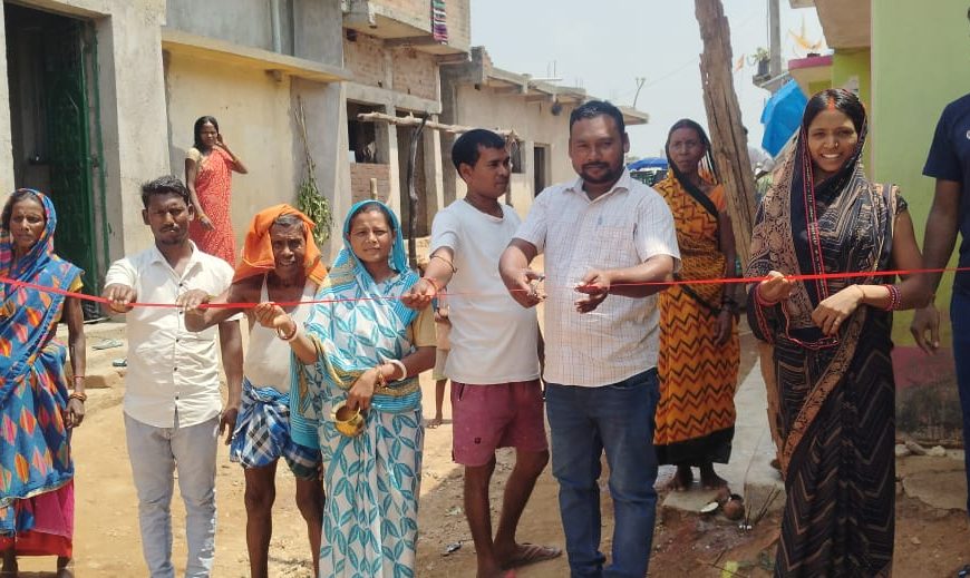 Gomia: Foundation stone laid for a 250-foot PCC road in Kurknalo village; villagers' long-standing demand fulfilled.