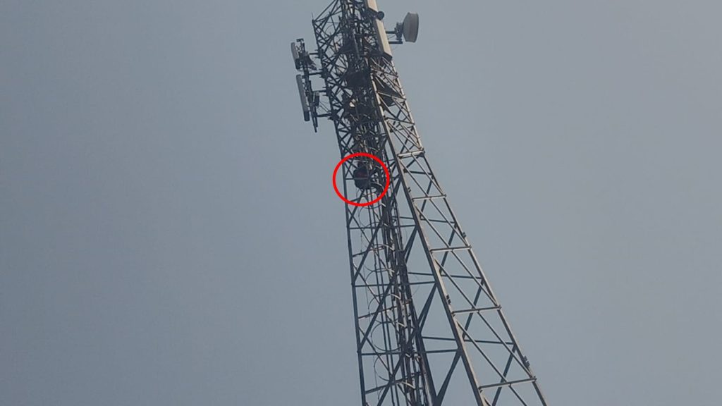 Gomia: Minor girl who climbed a tower in protest against her lover's arrest sent to a juvenile correction home.