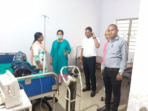 Gomia: BLO falls ill while performing official duties; allegations of intimidation by anti-social elements; BDO ​​visits hospital to take stock of the situation.
