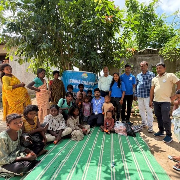 Gomia: A team from the HI-FI organization visited the Birhor settlement; they conducted a socio-economic survey and distributed food grains.