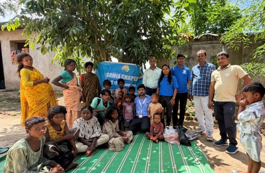 Gomia: A team from the HI-FI organization visited the Birhor settlement; they conducted a socio-economic survey and distributed food grains.