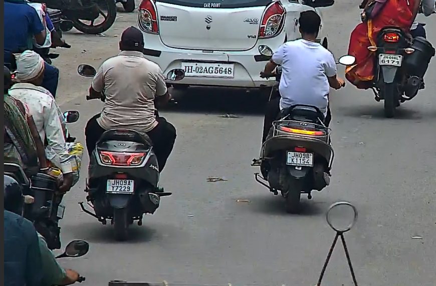 Gomia Mor will be under 24-hour CCTV surveillance; online challans will be issued for riding without a helmet or violating traffic rules.