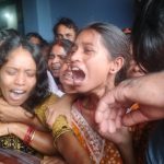 Gomia: The body of migrant worker Satyendra Mahto arrived in Gomia from Saudi Arabia after a month; tears welled up in everyone's eyes during the final viewing.