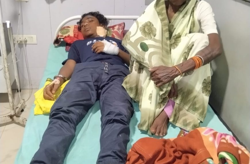 Gomia: Attempt to slit a youth's throat with a *baithi* (traditional curved blade); accused arrested and sent to jail.