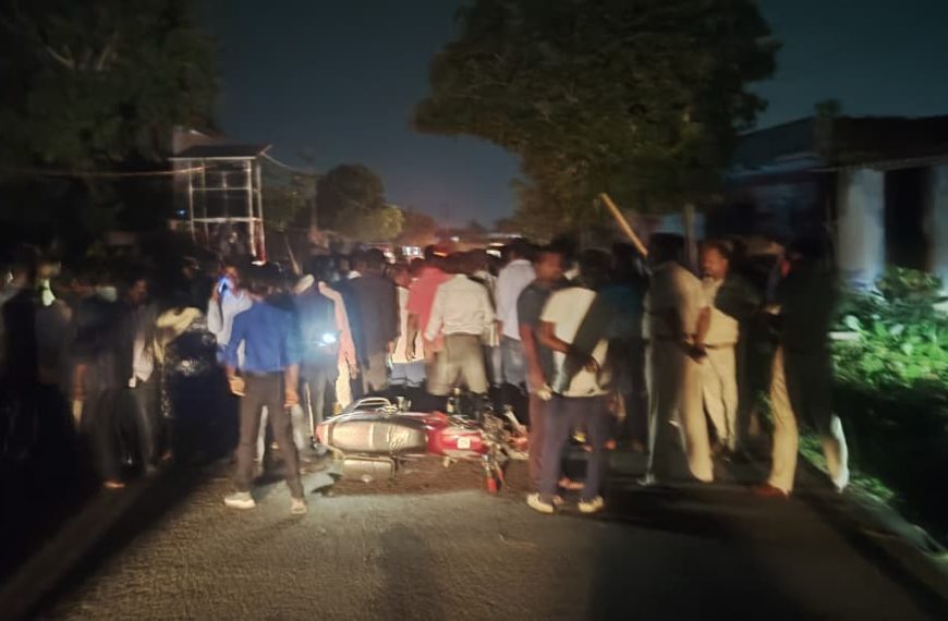 Gomia: One person died in a head-on collision between two motorcycles near Hosir Jamkadih; road blocked.