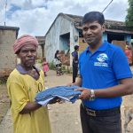 Gomia: Under 'Mission Paridhan', the Hi-Fi organization distributed clothes at the Birhor settlement and also distributed food items among the children.