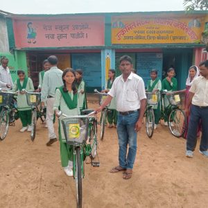 Gomia: 32 students at Upgraded Middle School Chhotki Sidhabara received bicycles and were encouraged towards education.