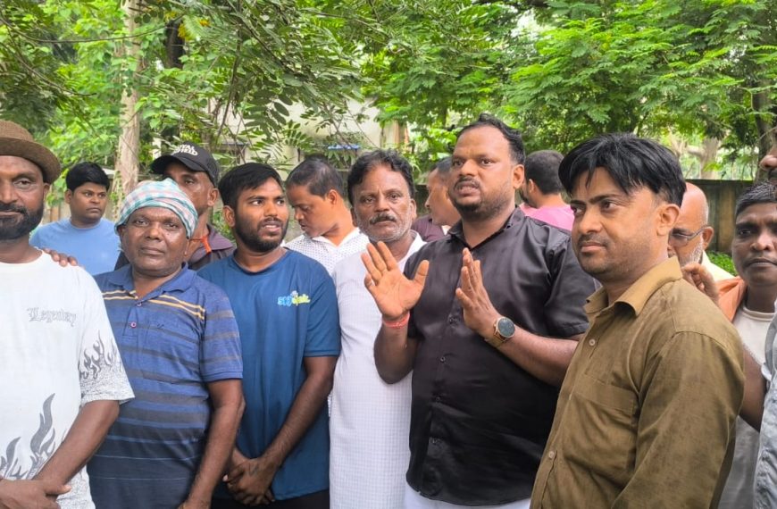 Gomia: A meeting was held regarding the rights and entitlements of displaced persons and local villagers in Gomia; issues concerning employment and local sales were raised.