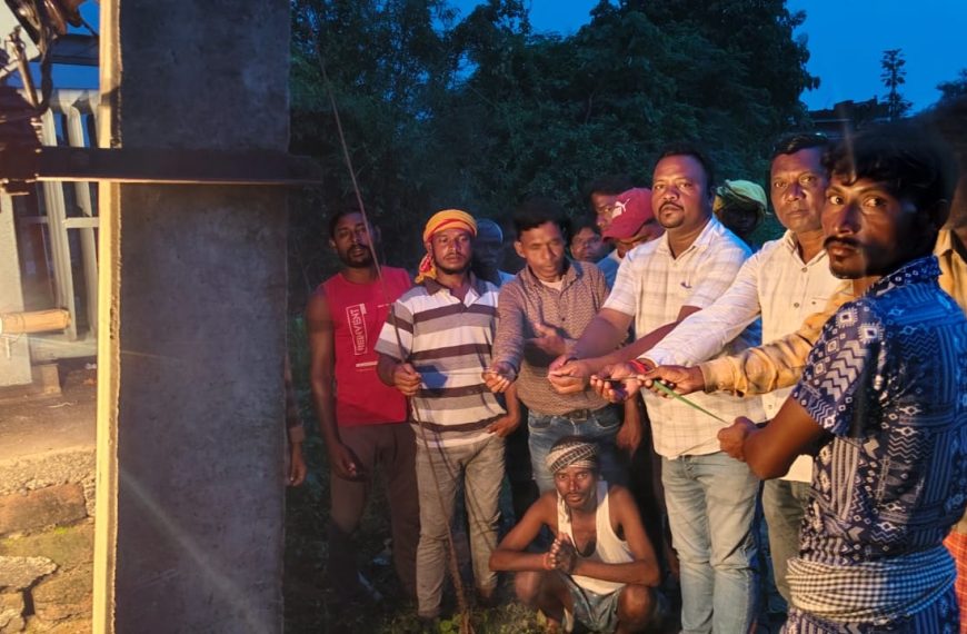 Gomia: Gose Singh Tola had been plunged in darkness for 10 days; the village lit up as soon as a new 63 kVA transformer was installed.