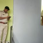 Gomia: A decomposed body was found in a room that had been locked for several days at Doli Palace, located at Bank More, Gomia; the body was clad in a police uniform.
