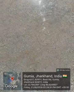 Gomia: A fire broke out in a bubble emerging from the ground in the central Durga temple complex of Gomia, creating curiosity among the villagers.