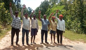 Gomia: Long-pending demand for the construction of the Rola-Edla-Harli road; villagers accuse the administration of neglect.
