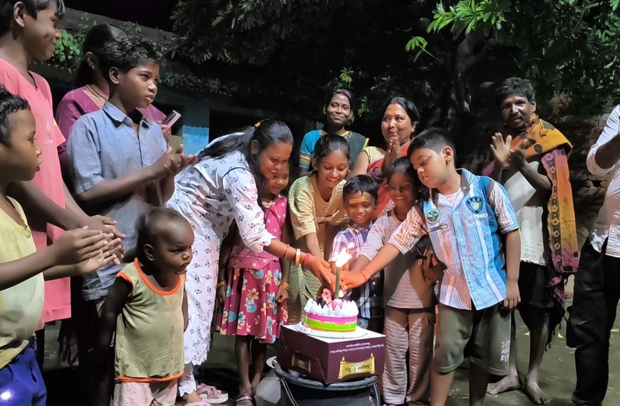 Gomia: Celebrated birthday with Birhor children alongside the organization's president.