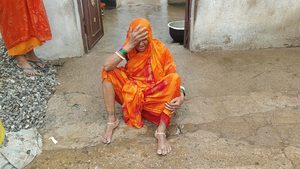 Gomia: No trace of Mundrika Yadav, who was swept away in the Konar River, even after 24 hours; search operation continues.
