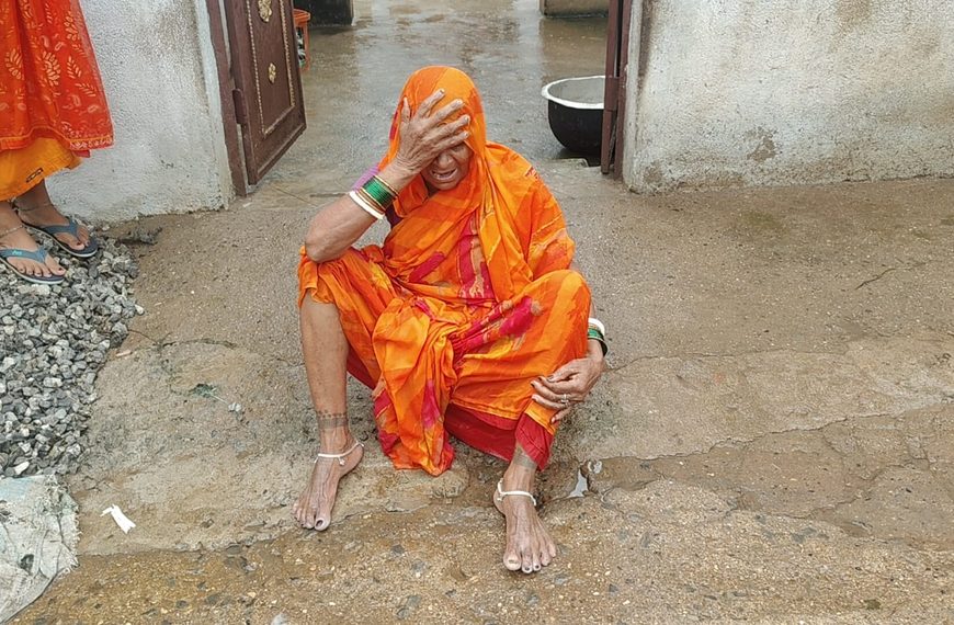 Gomia: No trace of Mundrika Yadav, who was swept away in the Konar River, even after 24 hours; search operation continues.