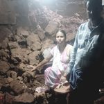 Gomia: Mud house collapses after four days of continuous rain; couple has a narrow escape.