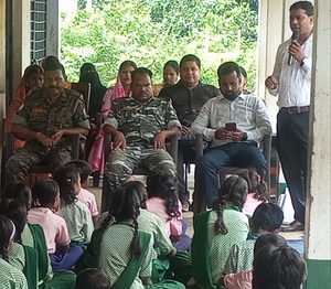 Gomia: School children were sensitized by the Gomia and IEL police under a community outreach program.