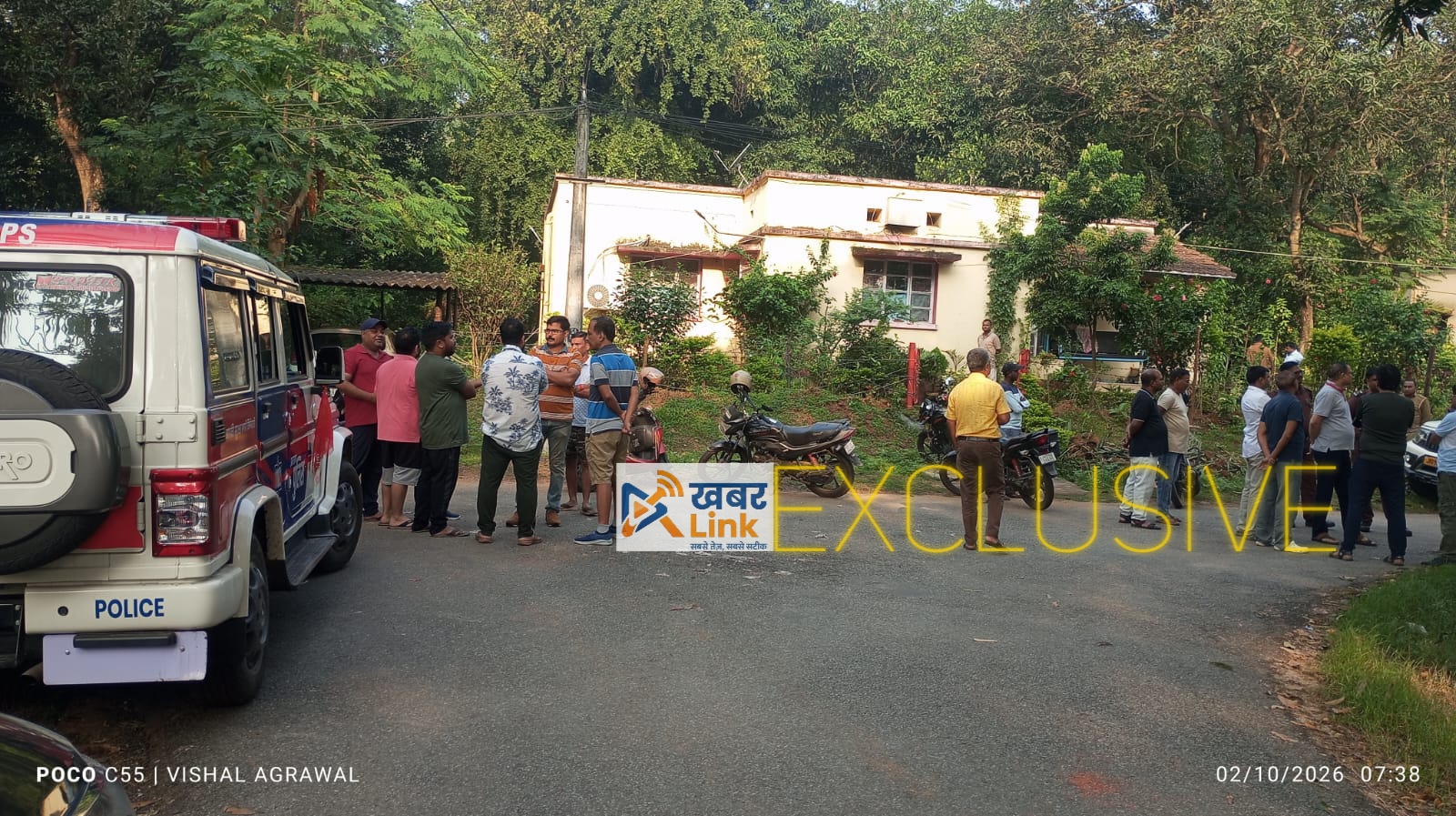 Gomia: Major theft worth ₹12 lakh at IEPL Orica's C-type quarters; questions raised regarding the company's private patrolling system.