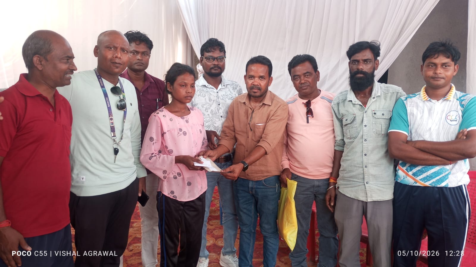 Gomia: Fellow players provided financial assistance of ₹38,000 to the family of the late footballer Kajra Murmu.