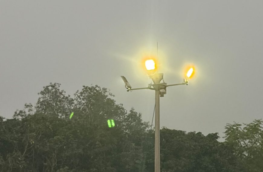 Gomia: High-mast light illuminated following instructions from Minister Yogendra Prasad; 'Van B' Swang market bathed in a bright, milky-white glow.