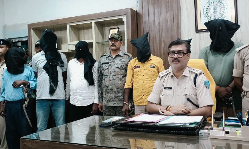 Bokaro: Police conduct simultaneous operation in Bermo subdivision; 14 individuals with outstanding warrants arrested, 19 warrants executed.
